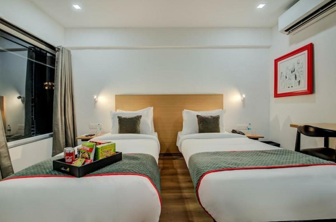 Hotel Town Plaza Pune Exterior foto
